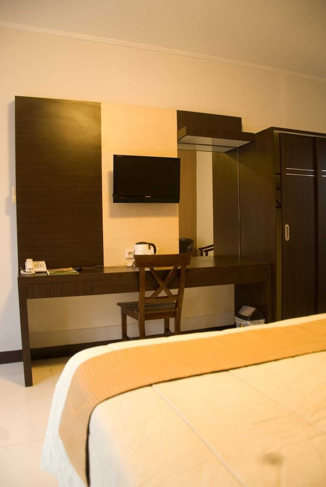 INDRA DJAYA HOTEL view 4