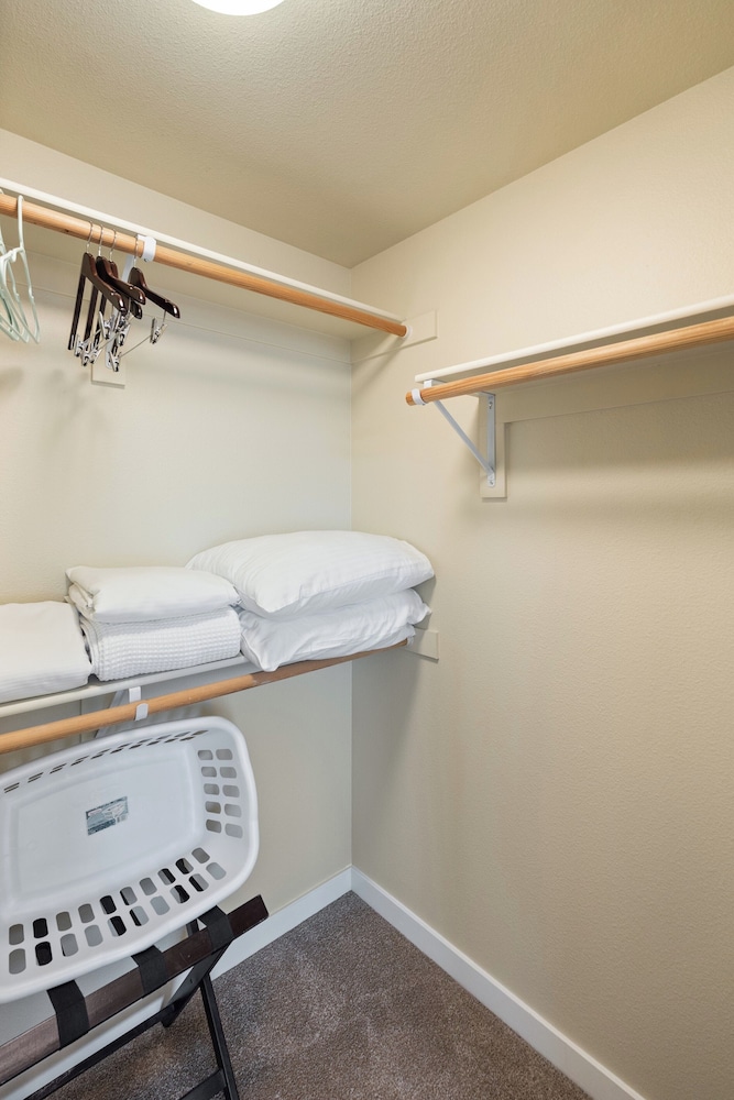 Global Luxury Suites at Woodbury