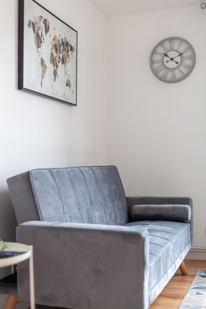 Modern Living In Stylish 3bed Flat