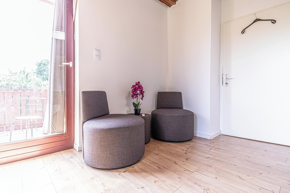 Cozy House Terrace &Garden Sleeps 34