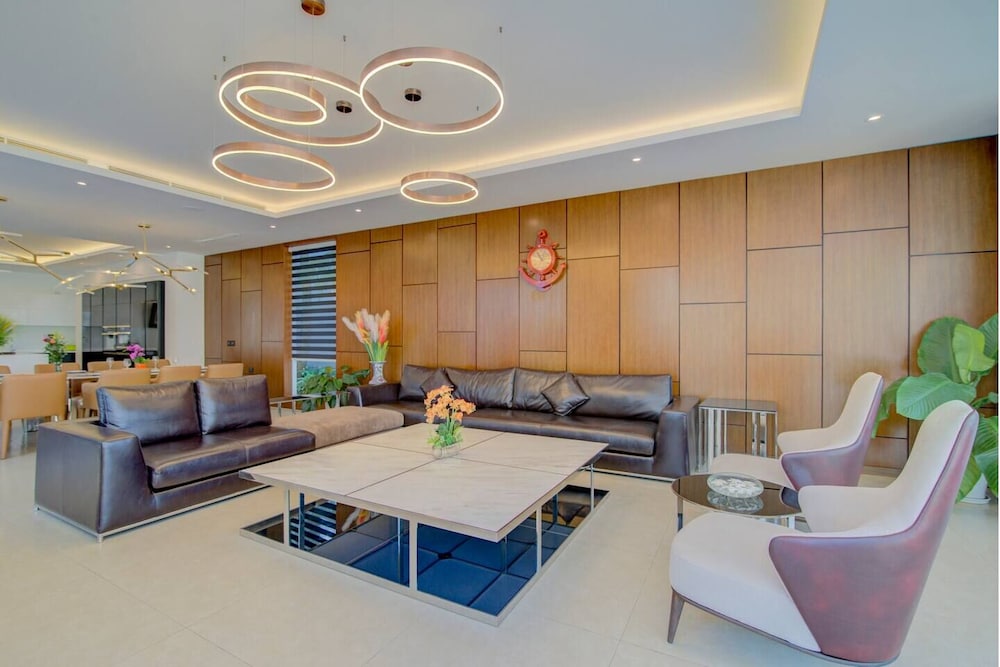 Luxury Yacht Villa
