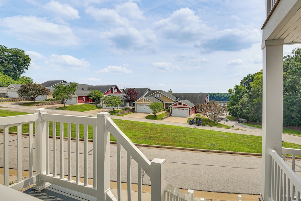 Walk to Mississippi River: Grafton Townhome!