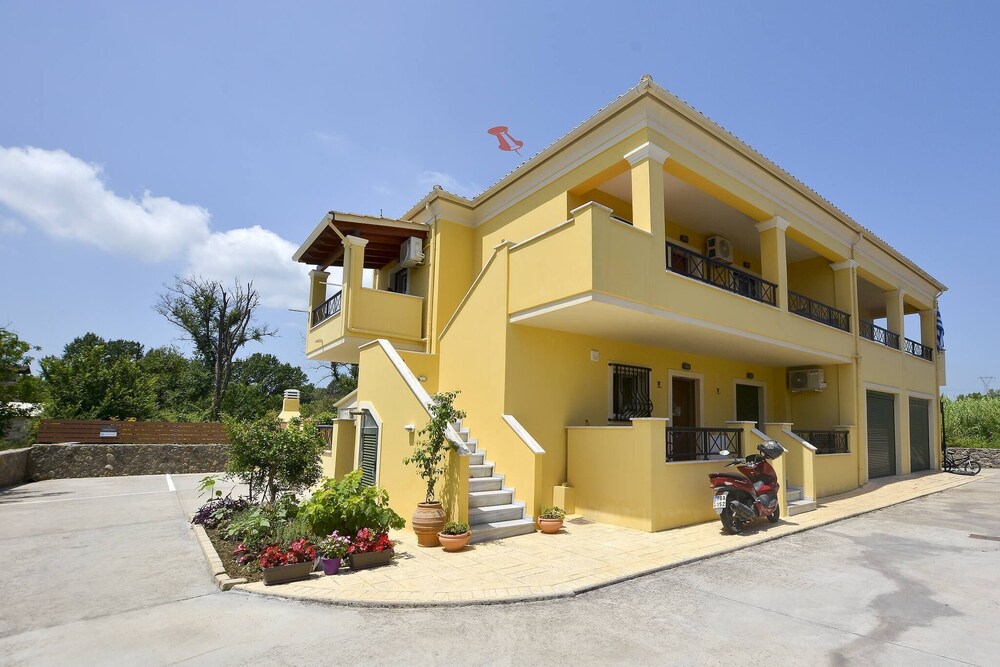 Sunflower apartment by Corfuescapes photo 1