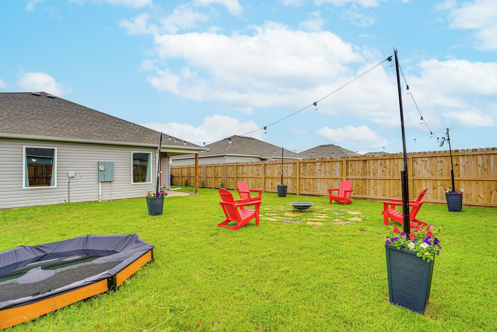 2 Mi to Dtwn: Siloam Springs Home w/ Fire Pit