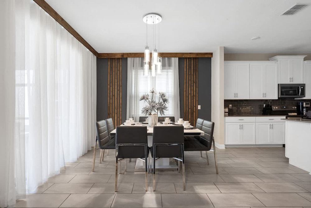 Sophisticated 6BR at Storey Lake Sl2766