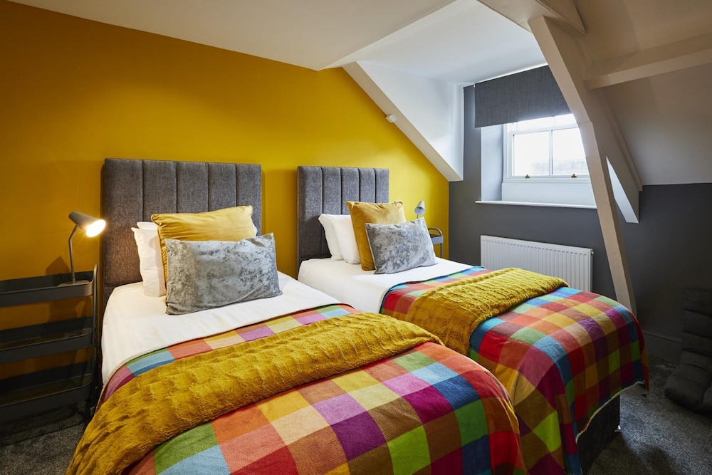 Host Stay Ochre Yellow view 5
