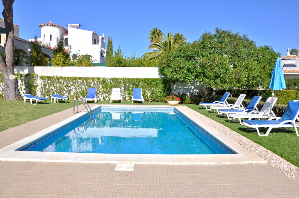 Old Village Area, Your Perfect Vilamoura Getaway, Private Pool, AC & Wifi