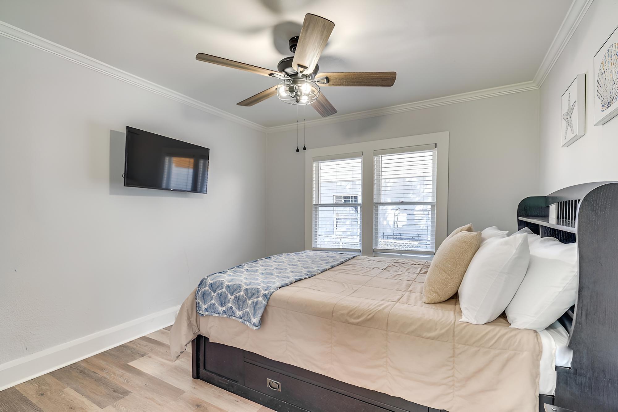 Spring Hill Canal-front Home w/ Kayaks Provided! view 4