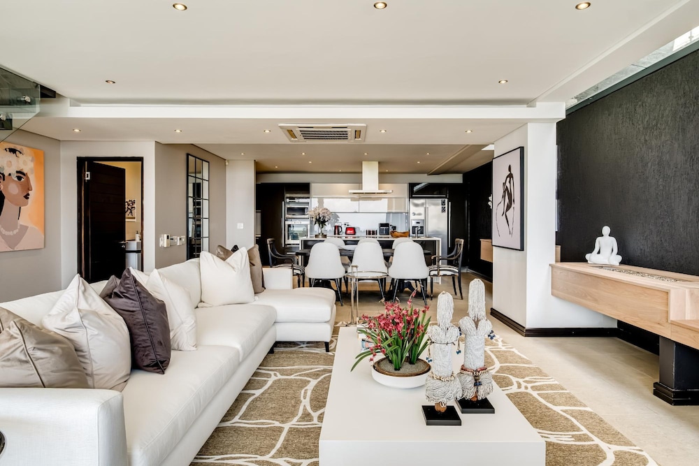 Top Urban Escape w Pool and Ocean View Villa Alexa