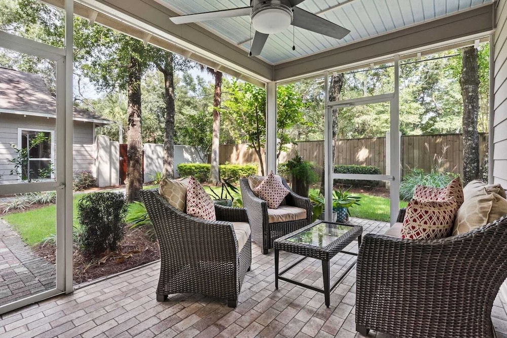 Honey Bee Bungalows by Avantstay Boat Friendly, Pool Access
