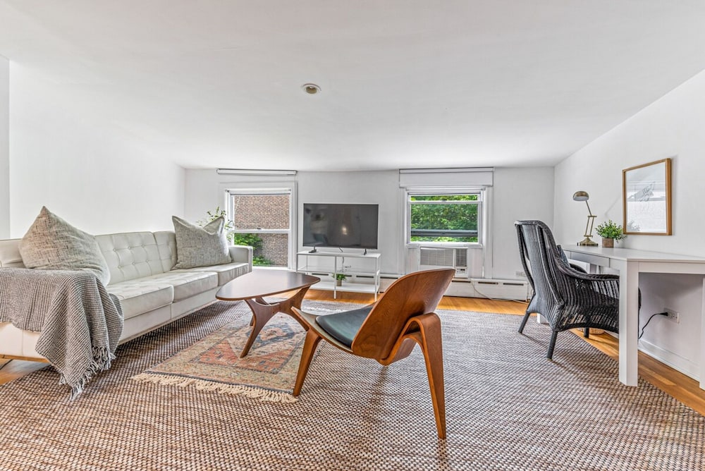 Adelphi II by Rove Travel 3BR Ft Greene w Deck