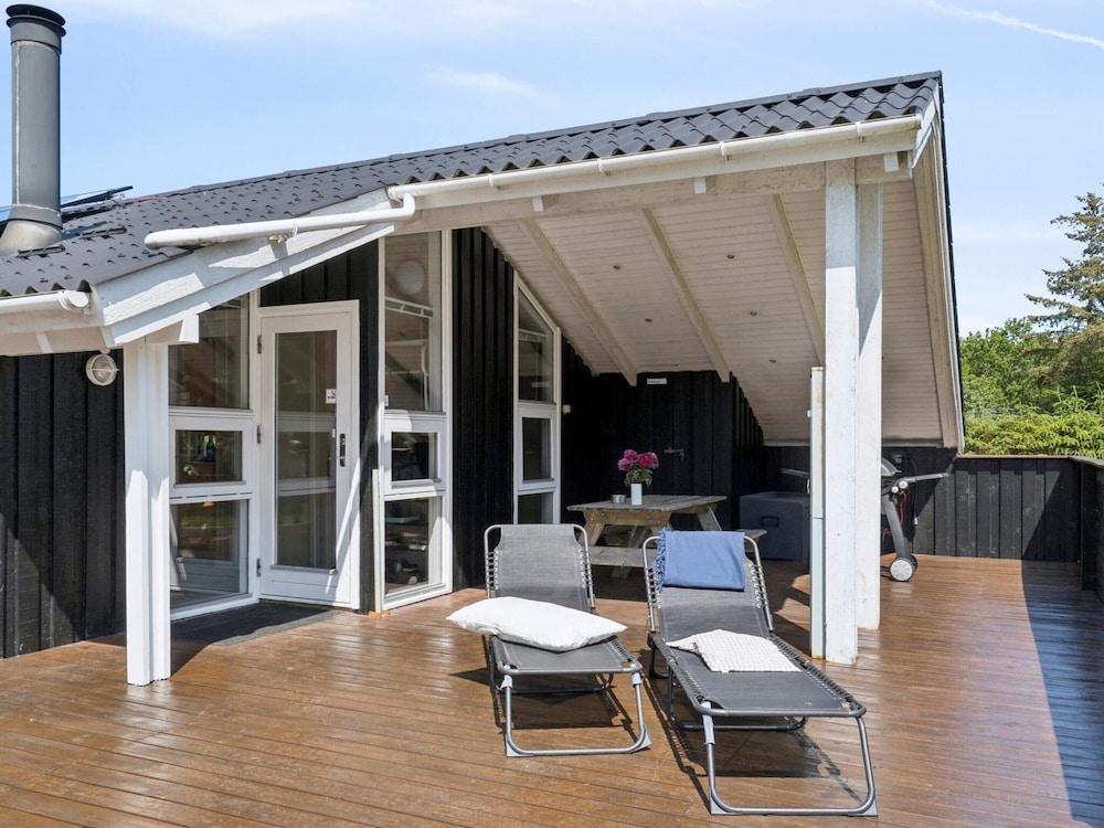 5 Star Holiday Home in Hals