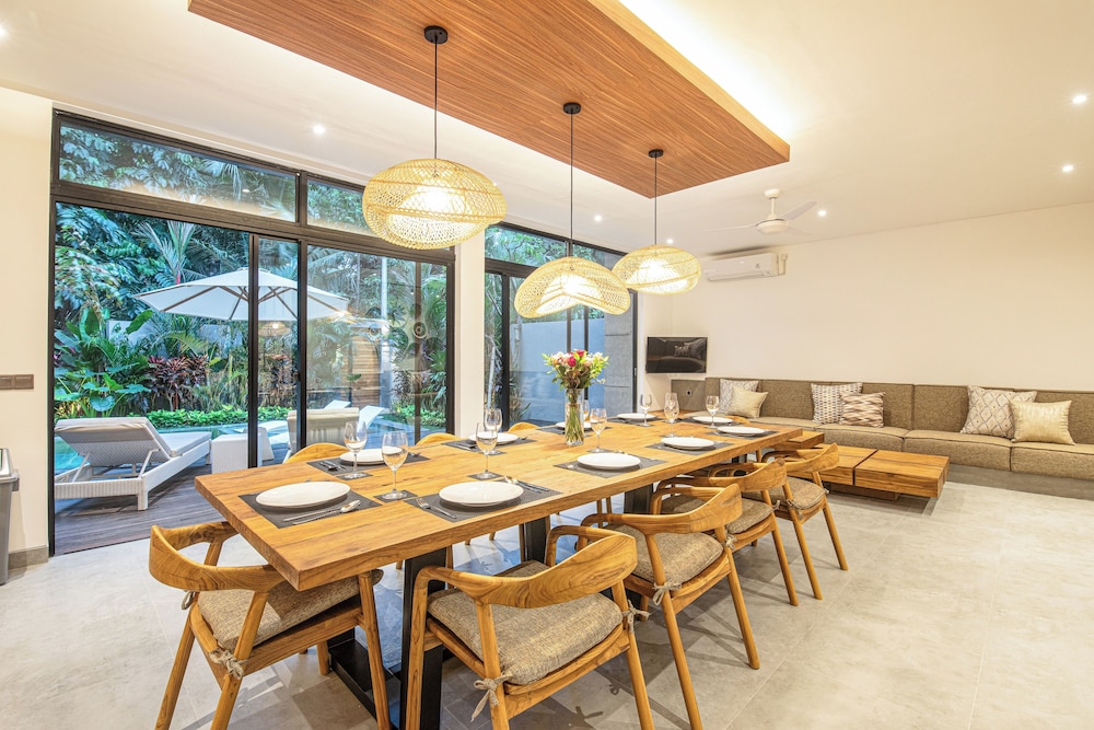 Enchanting 5BR Canggu Villa Moments to Sea