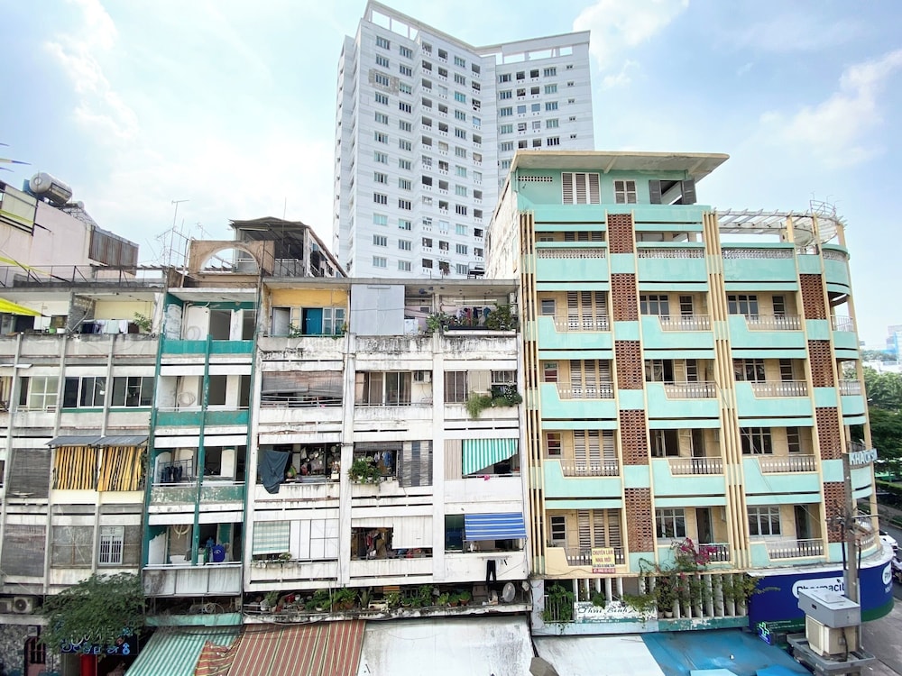 Home Away Do Quang Dau