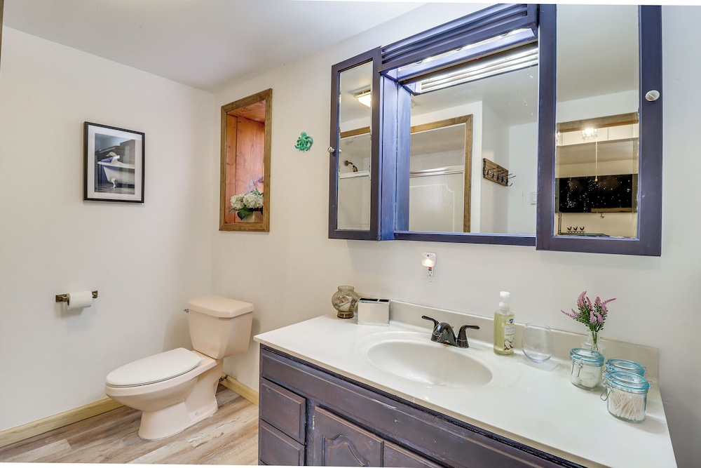 Lovely Tobyhanna Getaway w/ Game Room & Fire Pit!