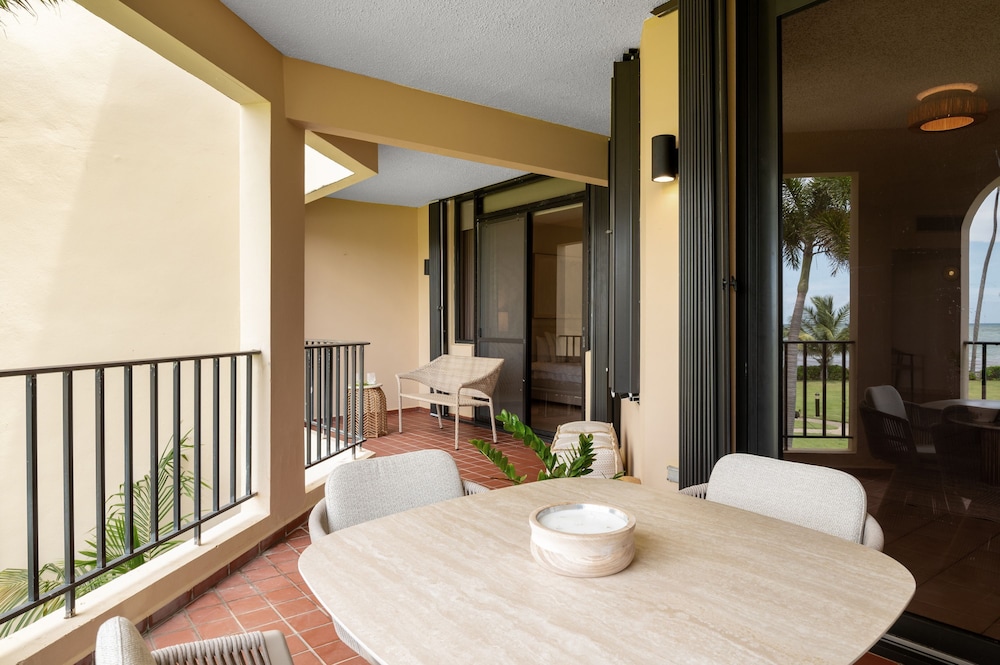 Beachfront Paradise 2BR Crescent Beach Seaside
