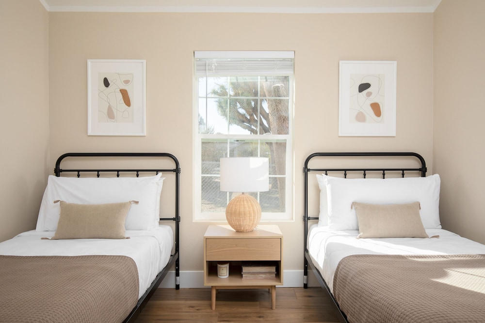 Chuckwalla by Avantstay Joshua Tree Haven w Hot Tub Modern Interior