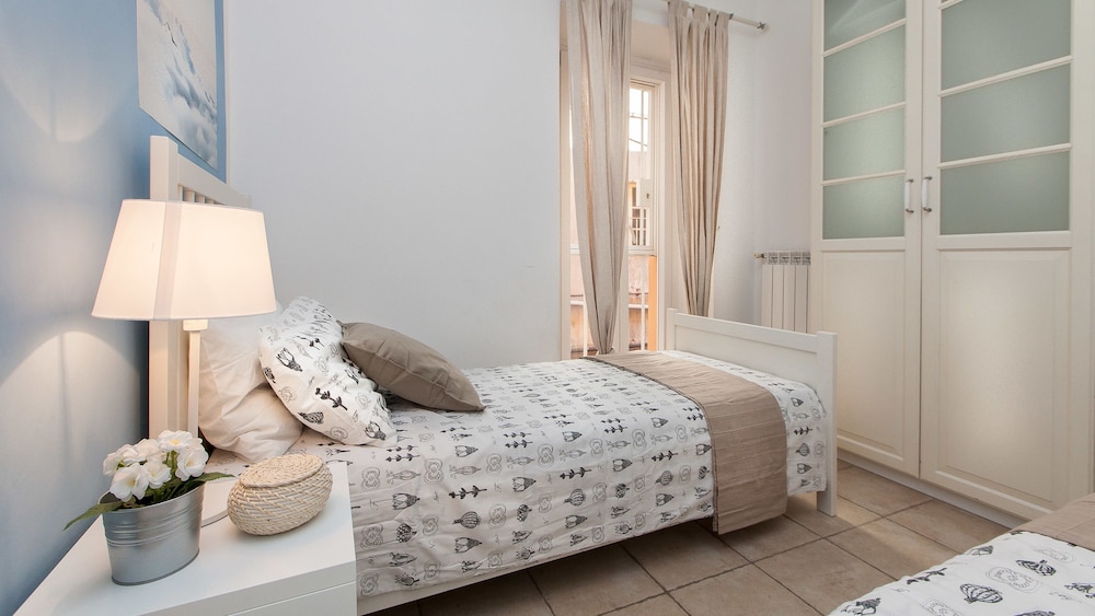 Rental in Rome Arenula Balcony