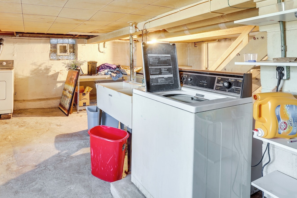 Quiet Home Base in the Heart of Boardman!