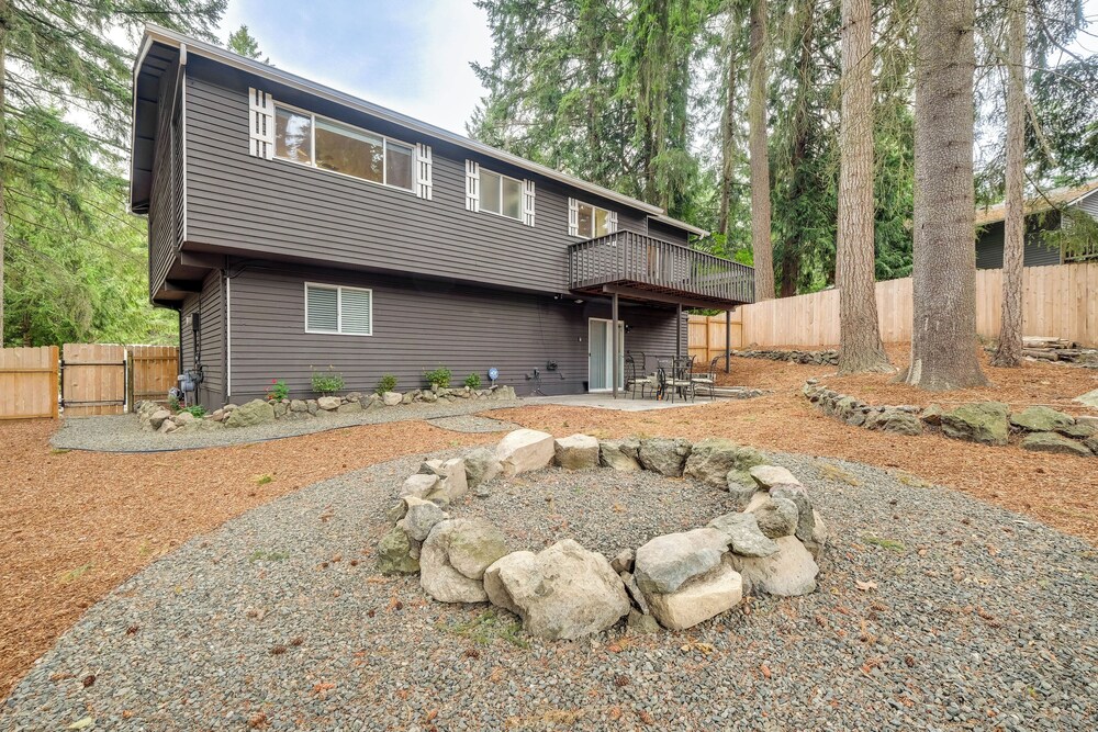 Bremerton Home w/ Fire Pit Near Parks & Museums