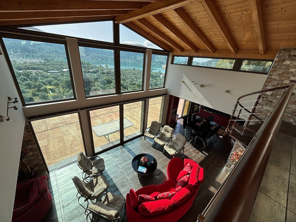 Smaragdine Blue Villa