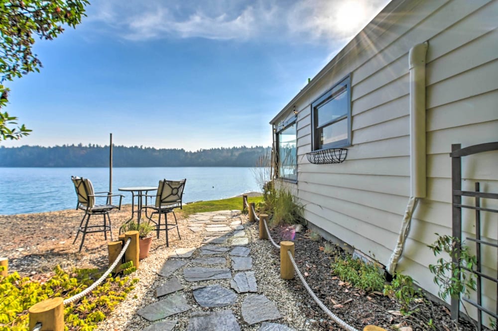 Waterfront Olympia Home w/ Private Beach & Kayaks!
