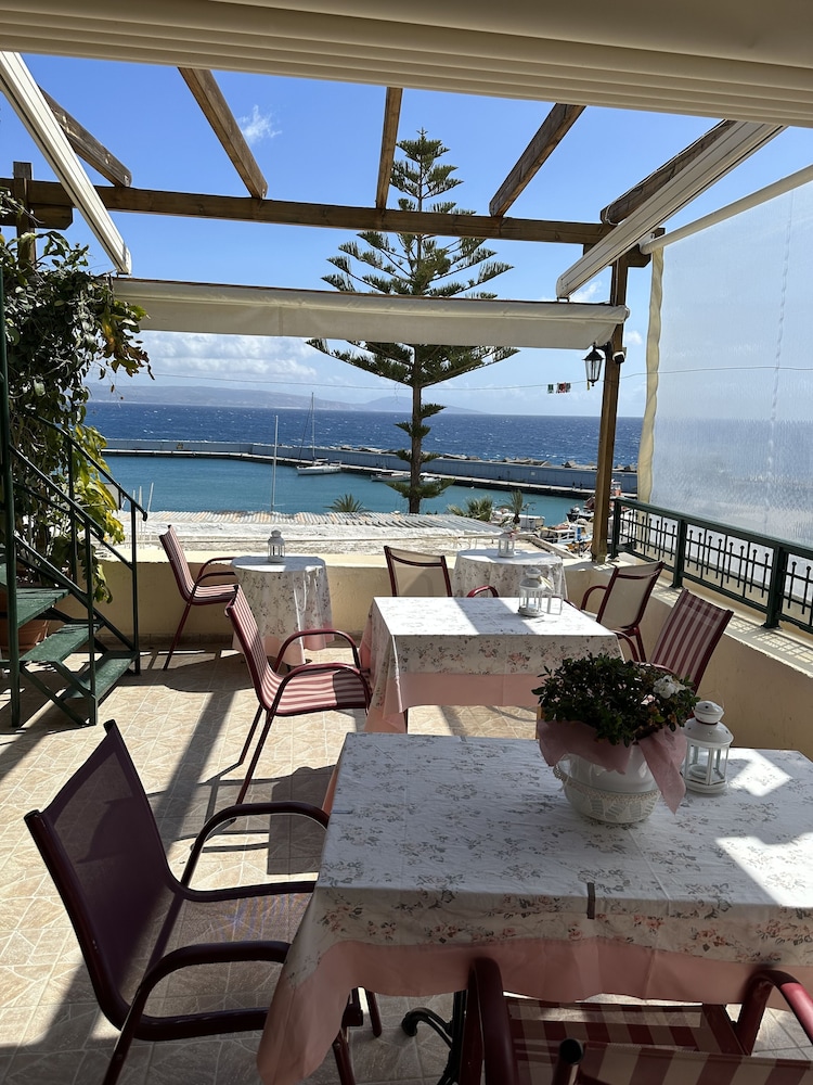 Akteon Rooms