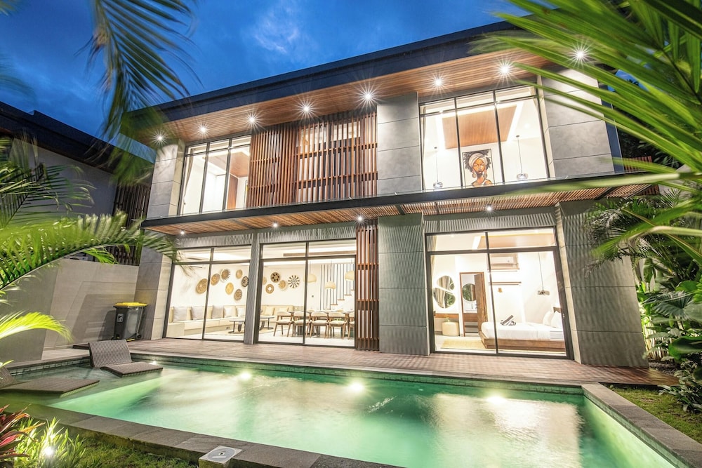 Exquisite 5BR Canggu Villa Steps From the Beach