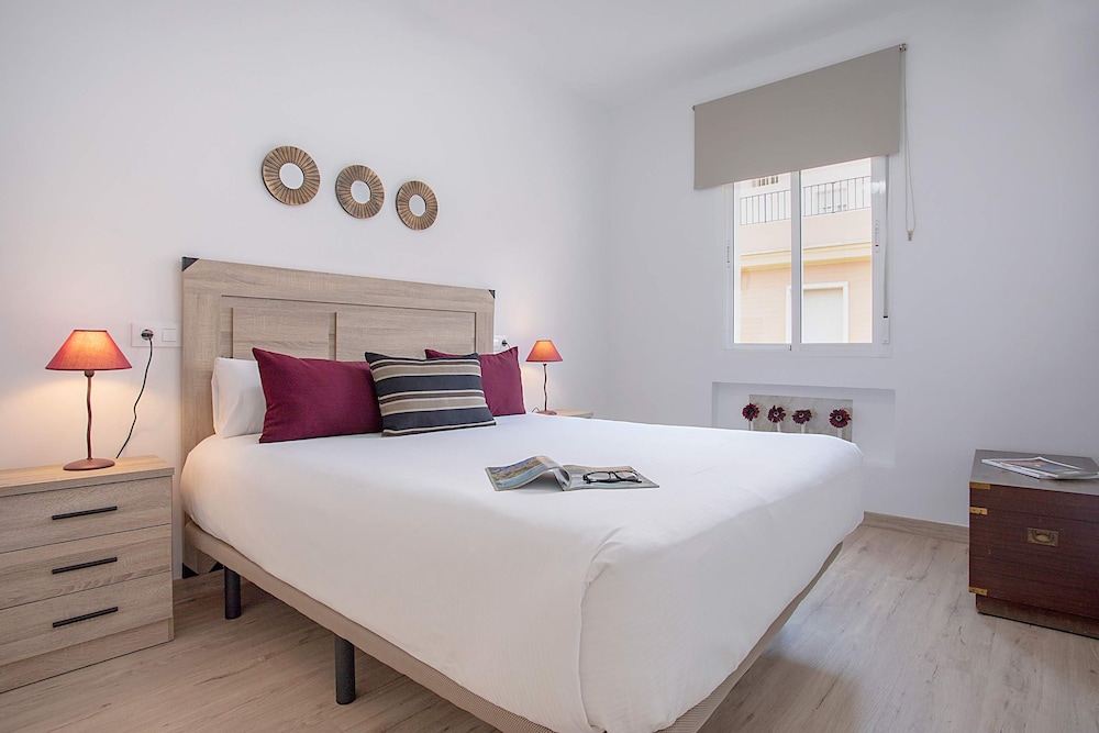 Magnificent 1 Bedroom Apartment With Balcony Santa Marta III