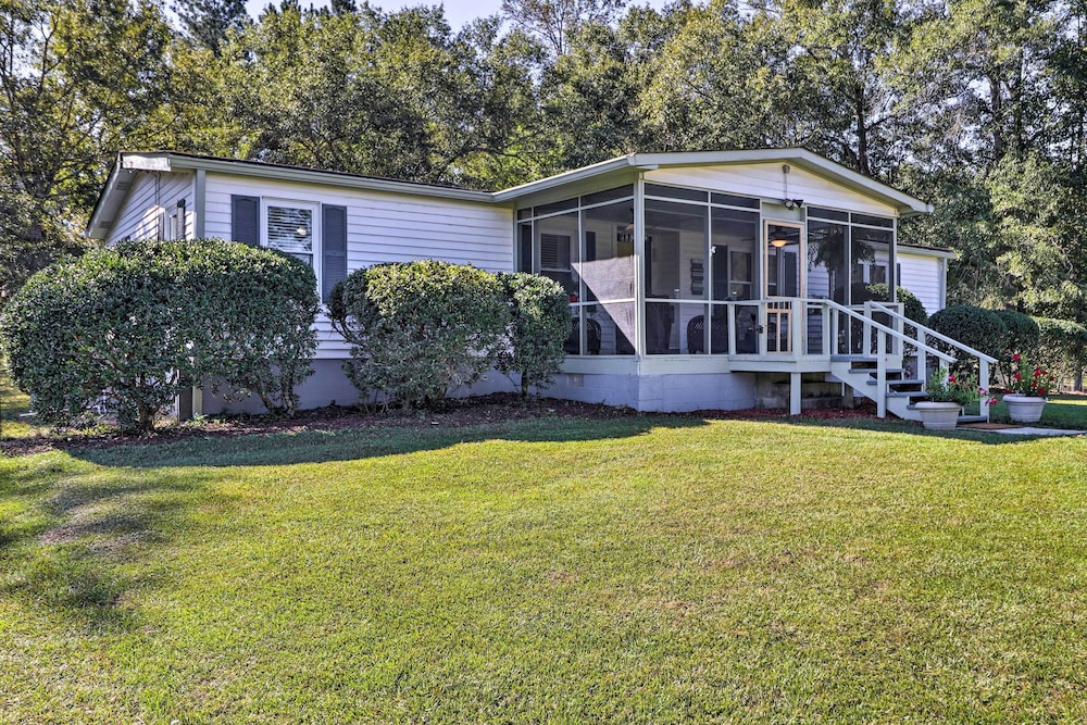 Updated Lake Sinclair Home w/ Dock Access! view 3
