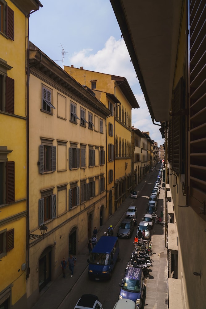 Lovely 4BD Apt 3min Walk to Ponte Vecchio