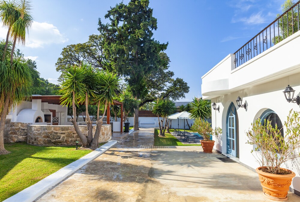 Bella Foresta Villa 2 Ixia photo 1