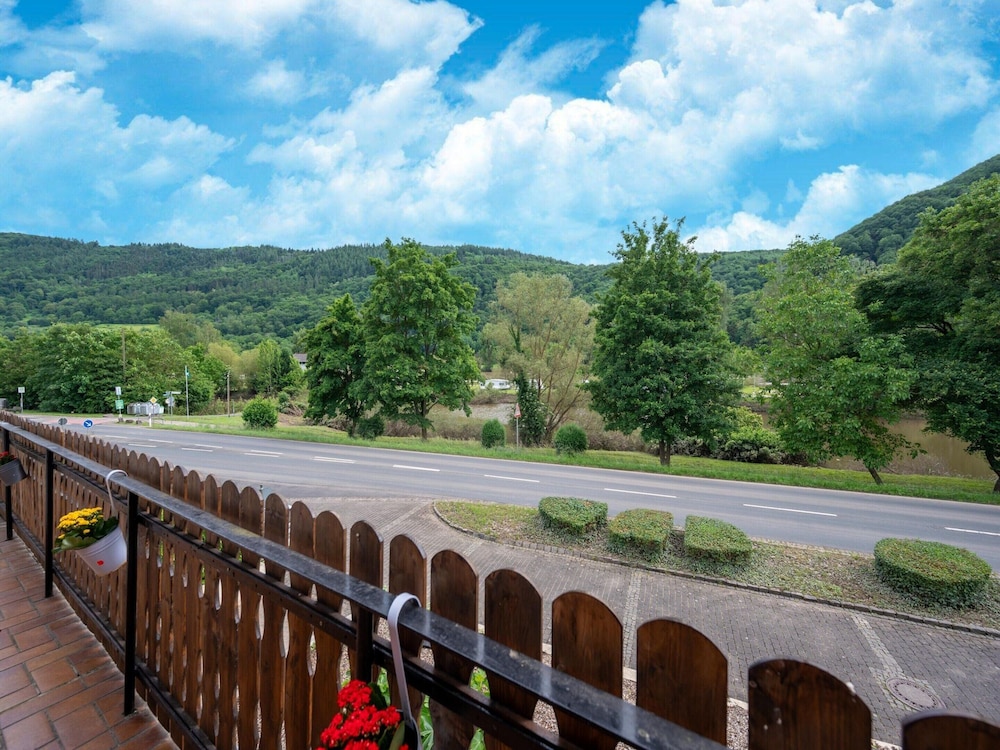 Serene Stay by the Moselle
