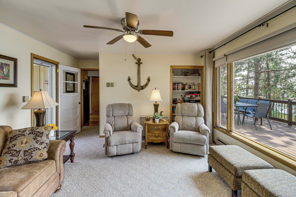 Family Retreat on Cross Lake: Boat, Swim & Relax!