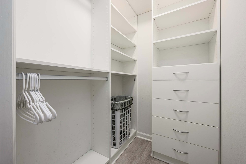 Sunshine & Whiskey Condo for 6 With Resort Amenities Near Grand Boulevard