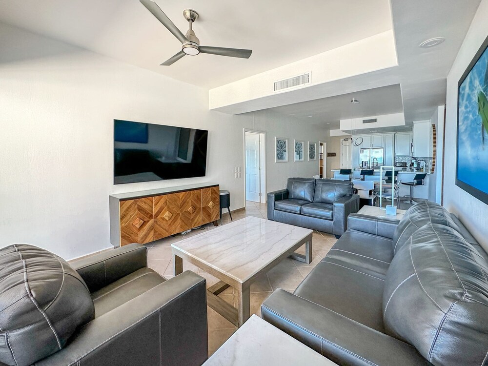 Luxury Ocean View Condo w Huge Deck