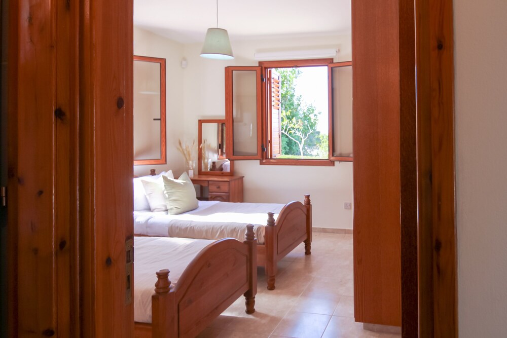 Phaedrus Living Serenity Villa Lysos