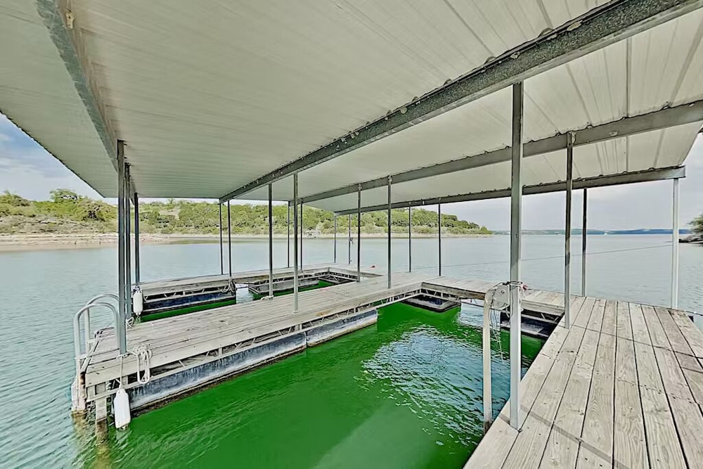 Shiraz Haus - Unit B