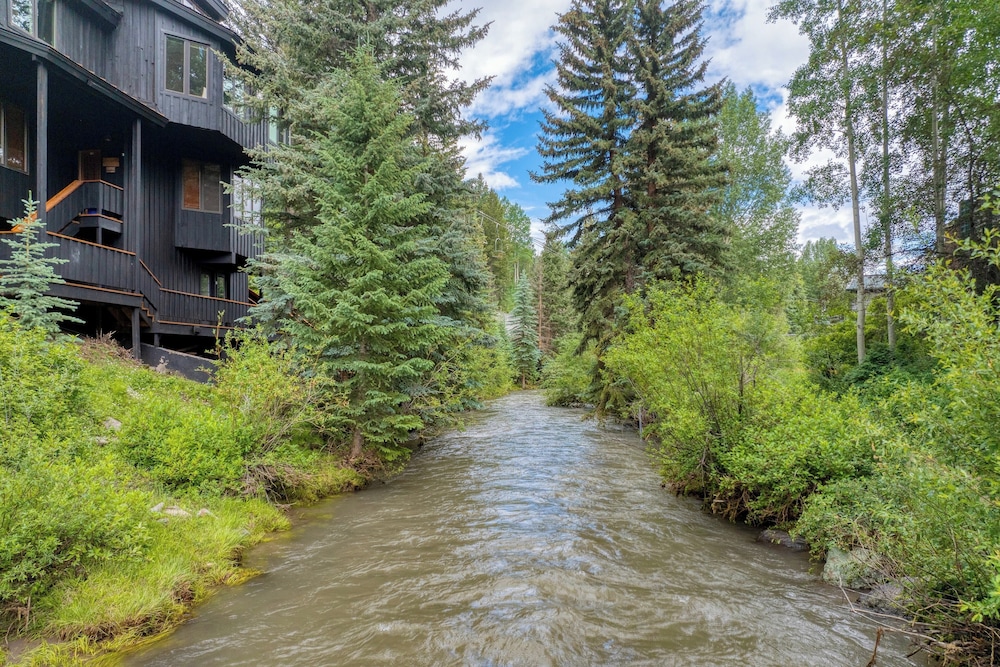 Manitou River House 113 by Avantstay A+ Location view 4