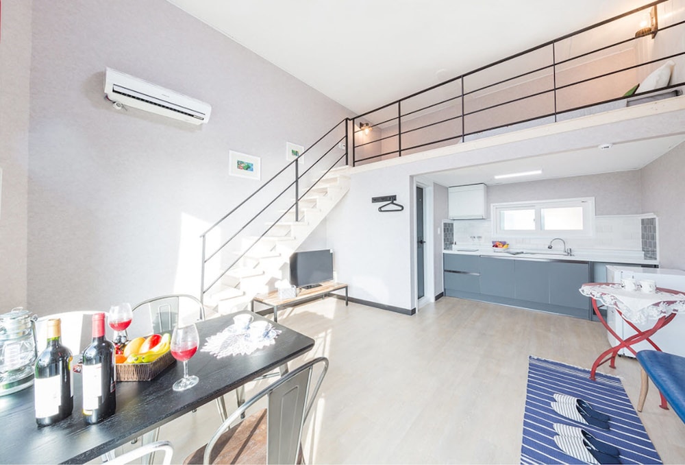 Yeosu Ggotnal Pension