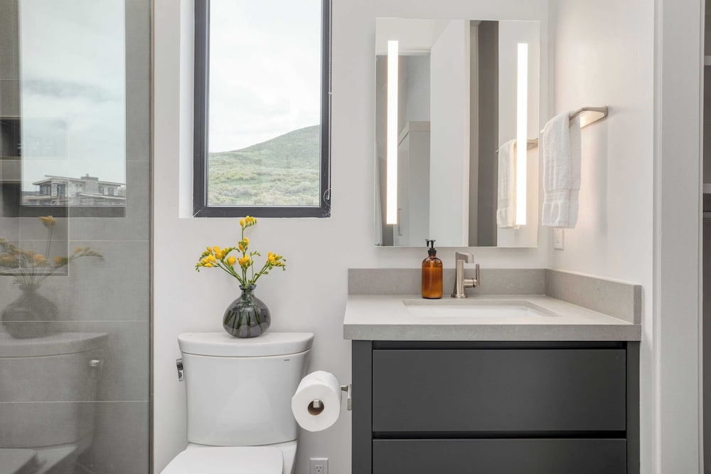 Mountain Lover by Avantstay Luxe Escape w/ Views Hot Tub, Gym, Movie Theater