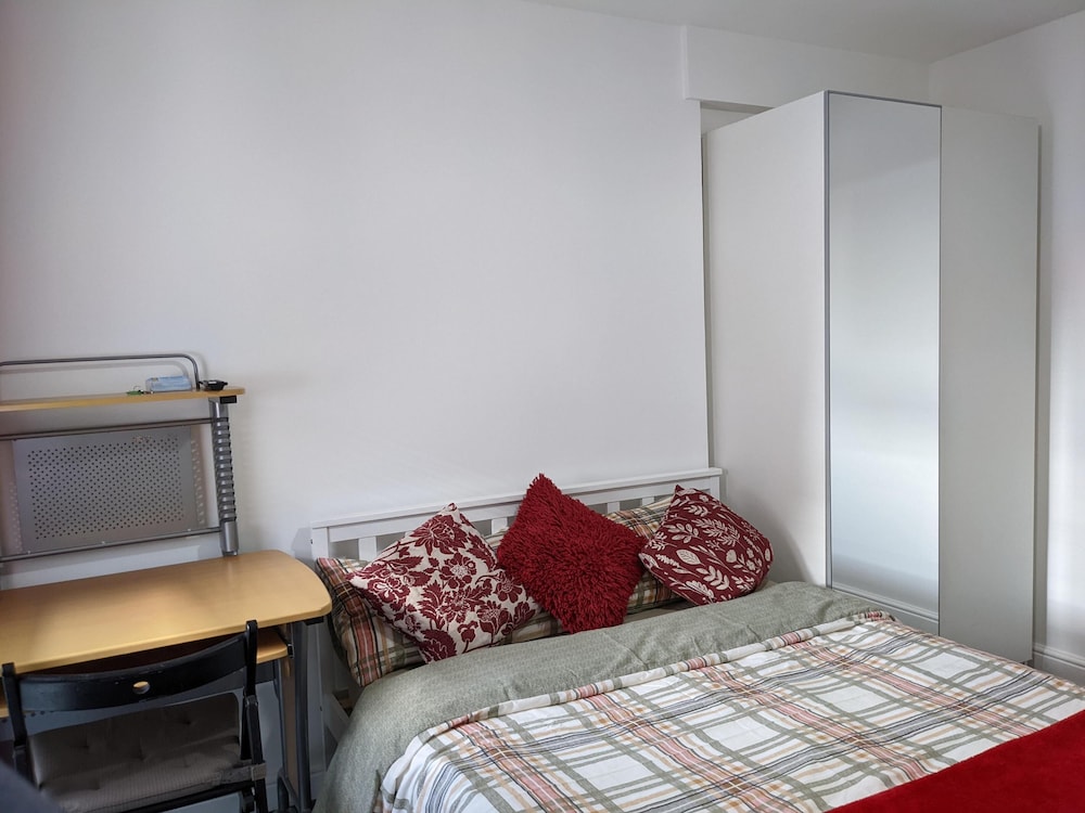 TravelStop #London-Ealing