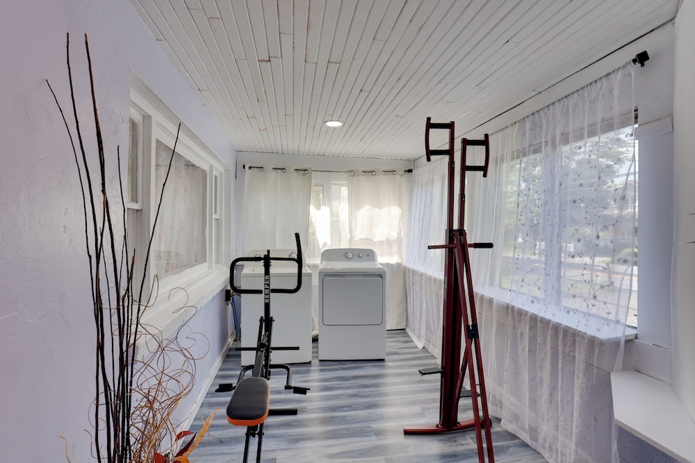 9 Mi to Hersheypark: Spacious Home w/ Deck