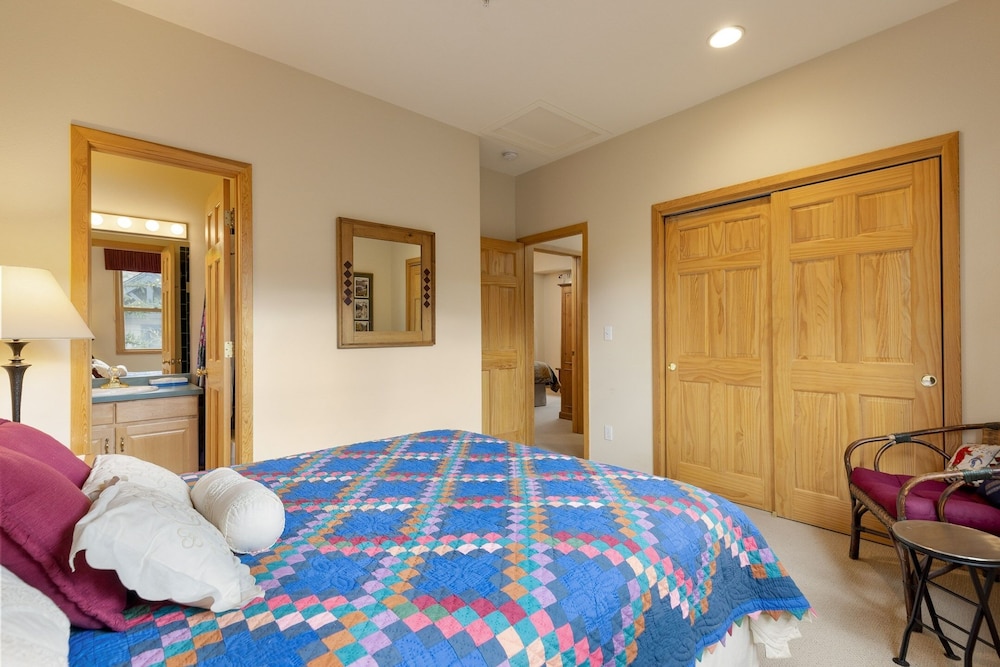 1952 Northstar 3 Bedroom Townhouse by RedAwning view 3