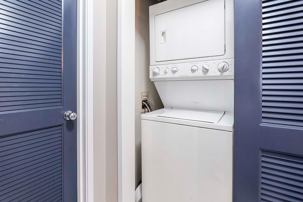 Ground Floor Corner Unit - Vrkcv