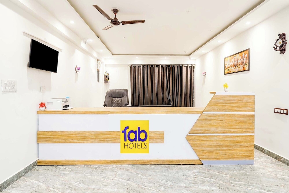 Fabhotel Golden Inn