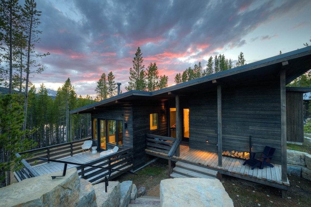 12 Lake Cabin 3 Bedroom Home by Moonlight Basin Lodging view 3