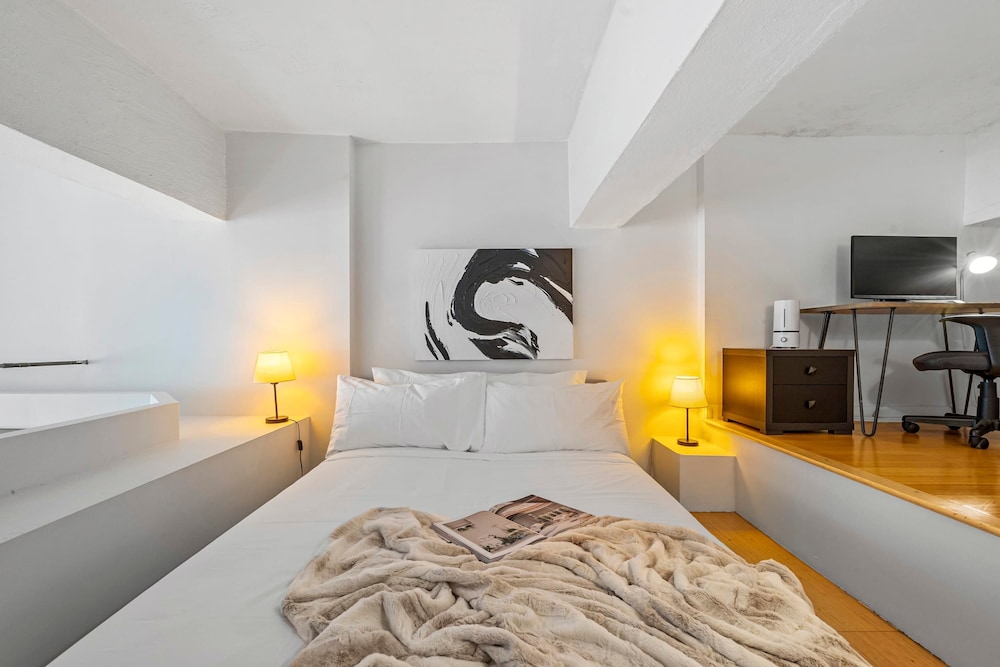 Barrow by Rove Travel 1BR Loft w Shared Roof