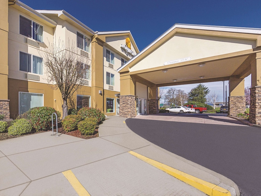 La Quinta Inn Suites by Wyndham Central Point - Medford - Property Image 20