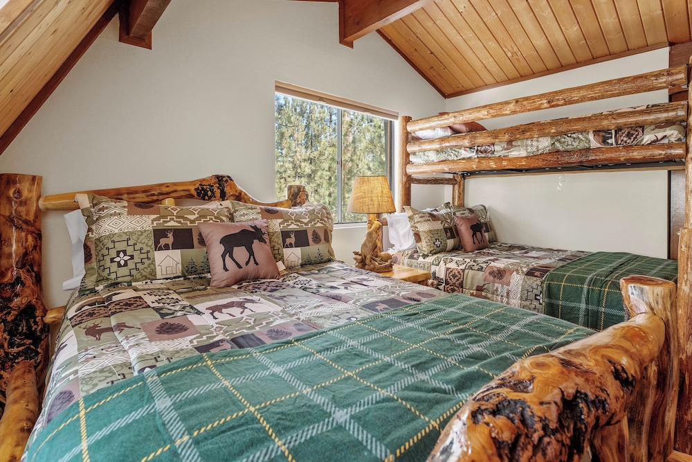 Ivvy Bear Lodge view 4
